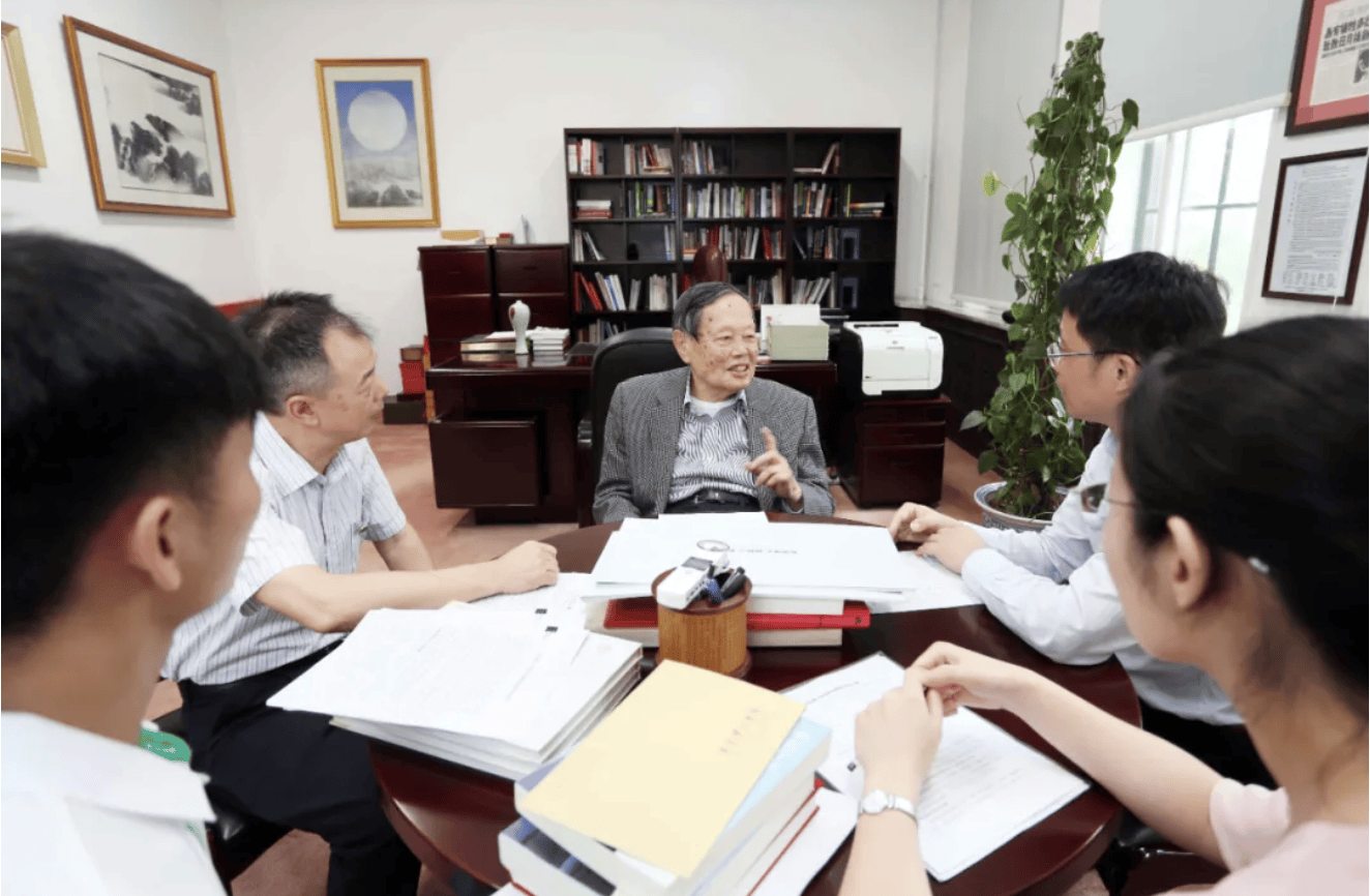 杨振宁为什么连续32年担任东莞理工学院名誉校长<strong></p>
<p>和平币</strong>？