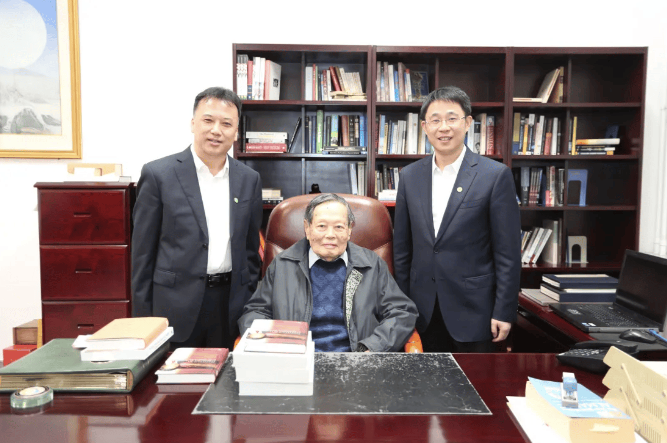 杨振宁为什么连续32年担任东莞理工学院名誉校长<strong></p>
<p>和平币</strong>？