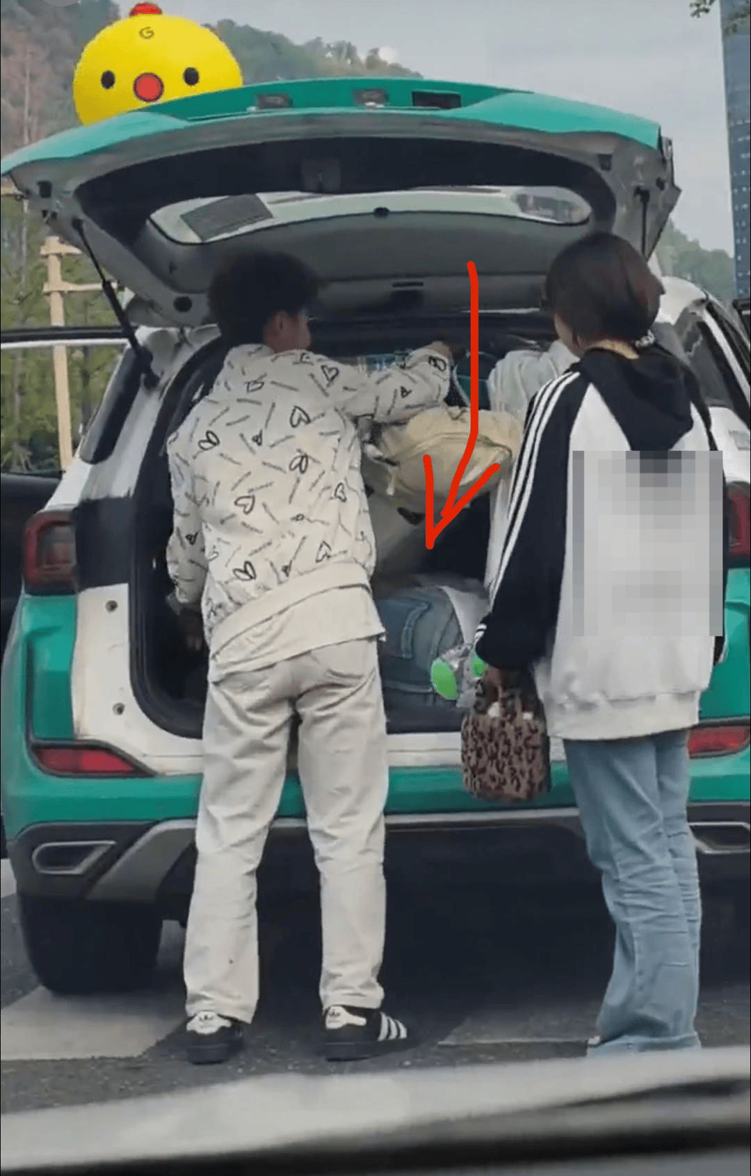 市民反映一乘客钻进出租车后备厢躲超载 宜宾警方：正在寻找当事乘客<strong></p>
<p>和平币</strong>，其行为涉嫌违法