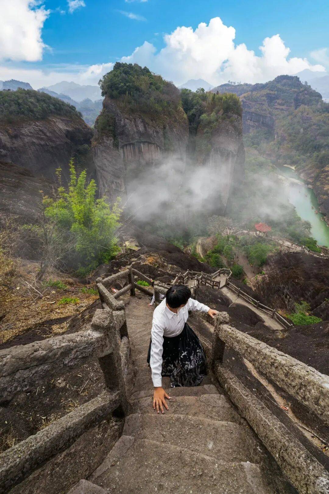 为什么年轻人迷上了爬山? | 秋高气爽<strong></p>
<p>币聪</strong>,是时候出发了→