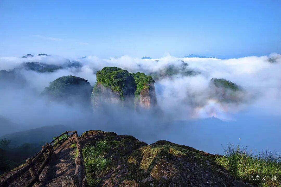 为什么年轻人迷上了爬山? | 秋高气爽<strong></p>
<p>币聪</strong>,是时候出发了→