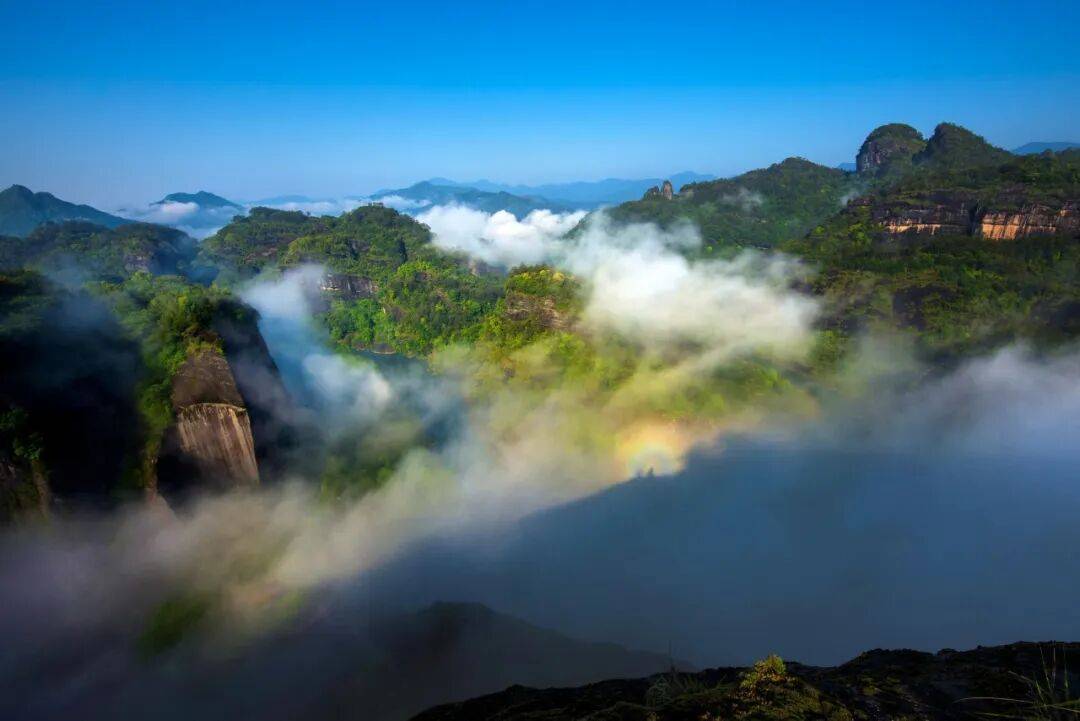为什么年轻人迷上了爬山? | 秋高气爽<strong></p>
<p>币聪</strong>,是时候出发了→