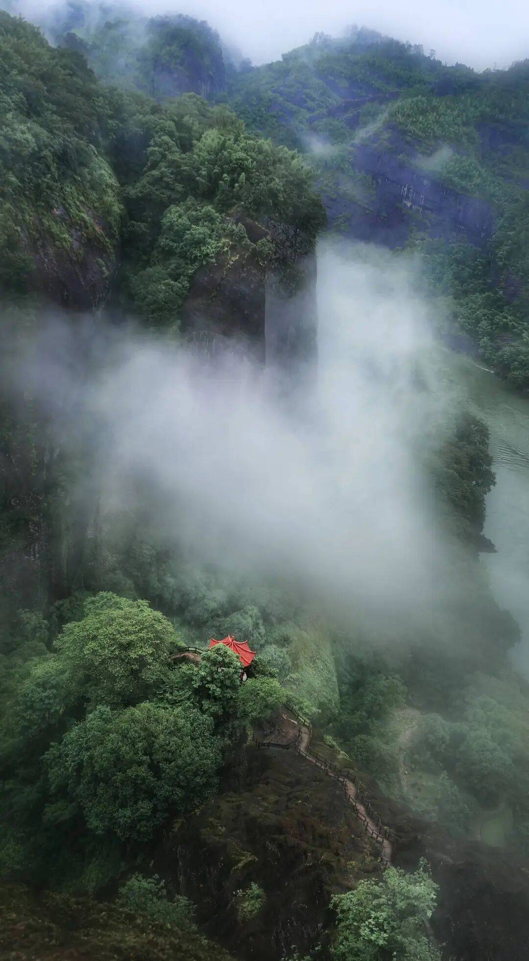 为什么年轻人迷上了爬山? | 秋高气爽<strong></p>
<p>币聪</strong>,是时候出发了→