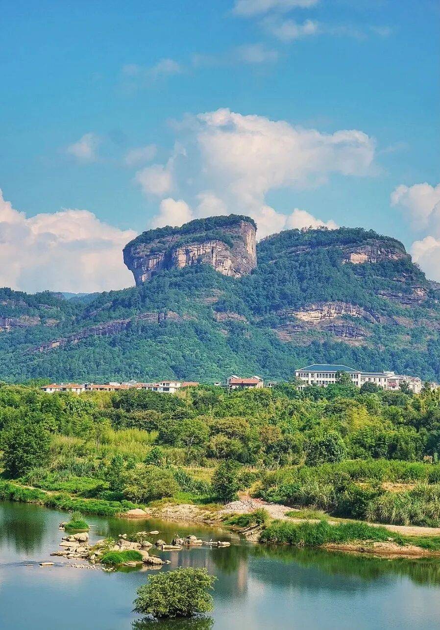 为什么年轻人迷上了爬山? | 秋高气爽<strong></p>
<p>币聪</strong>,是时候出发了→