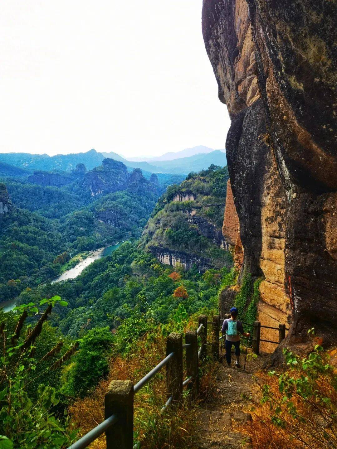 为什么年轻人迷上了爬山? | 秋高气爽<strong></p>
<p>币聪</strong>,是时候出发了→