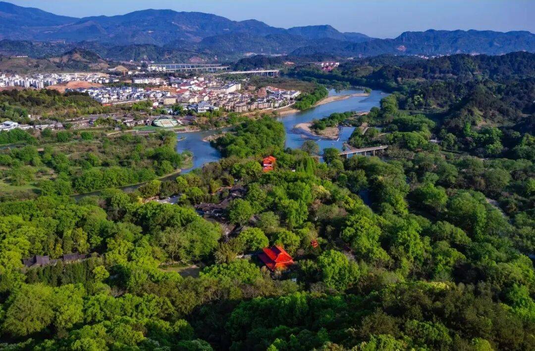 为什么年轻人迷上了爬山? | 秋高气爽<strong></p>
<p>币聪</strong>,是时候出发了→