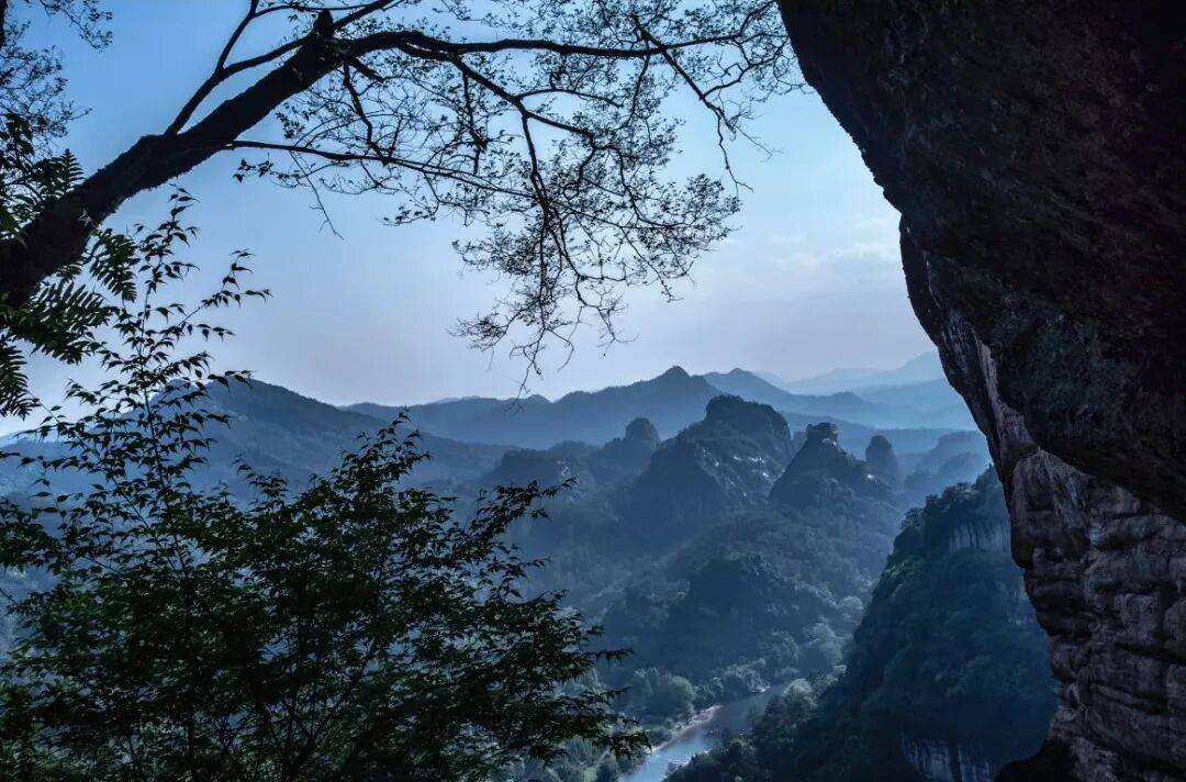 为什么年轻人迷上了爬山? | 秋高气爽<strong></p>
<p>币聪</strong>,是时候出发了→