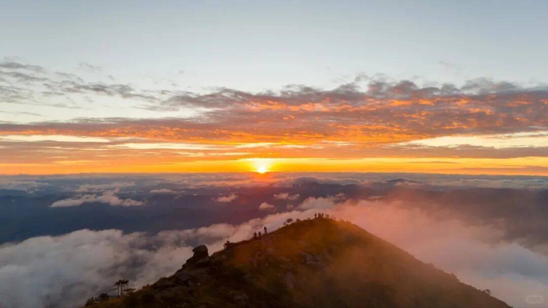 为什么年轻人迷上了爬山? | 秋高气爽<strong></p>
<p>币聪</strong>,是时候出发了→