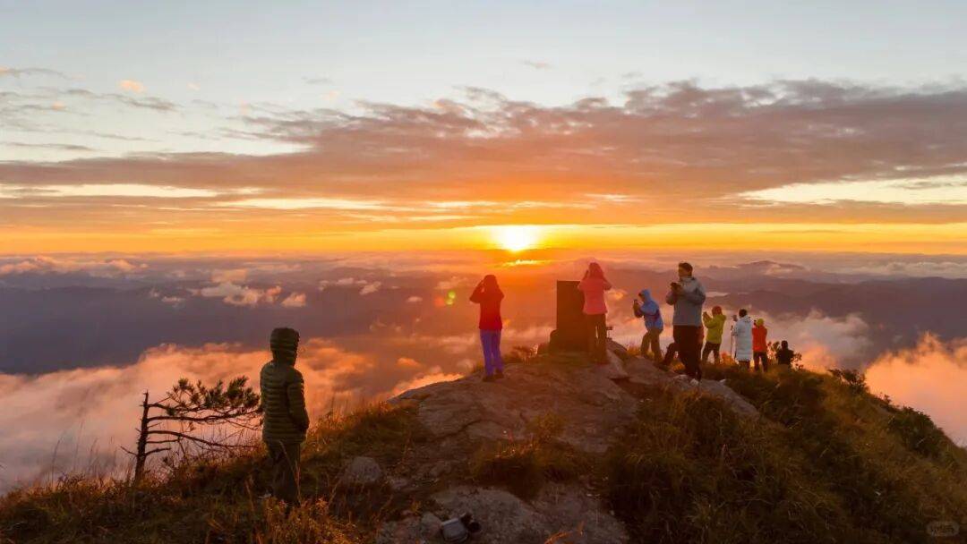 为什么年轻人迷上了爬山? | 秋高气爽<strong></p>
<p>币聪</strong>,是时候出发了→