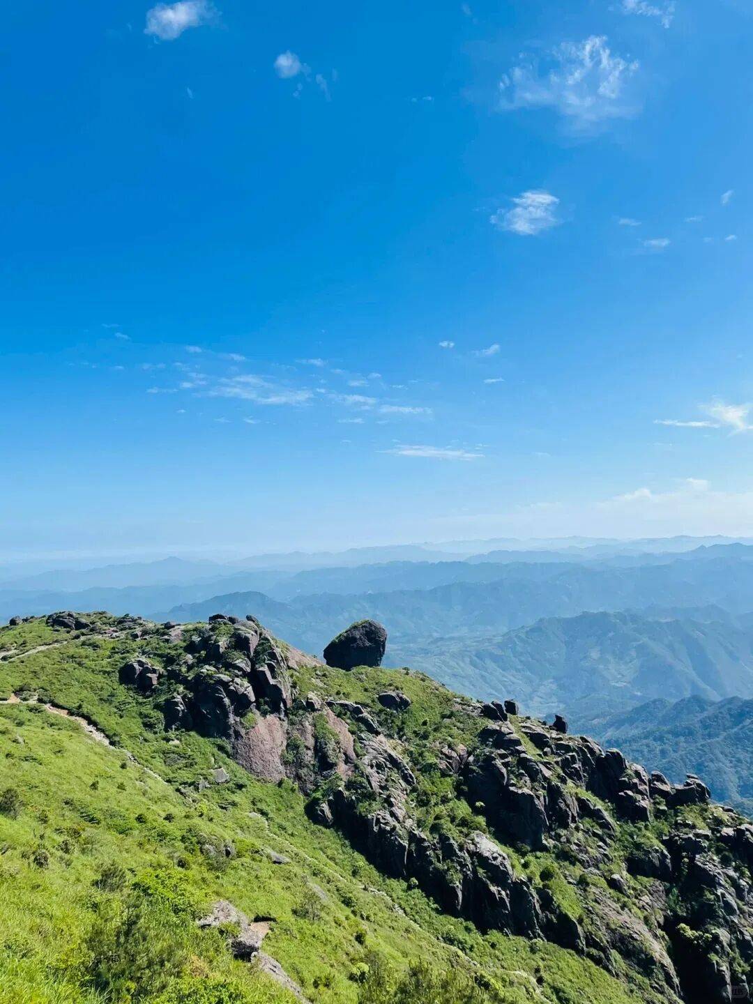 为什么年轻人迷上了爬山? | 秋高气爽<strong></p>
<p>币聪</strong>,是时候出发了→