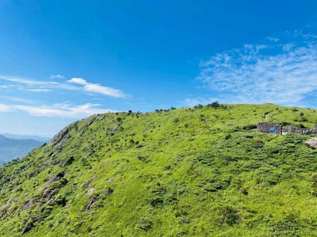 为什么年轻人迷上了爬山? | 秋高气爽<strong></p>
<p>币聪</strong>,是时候出发了→