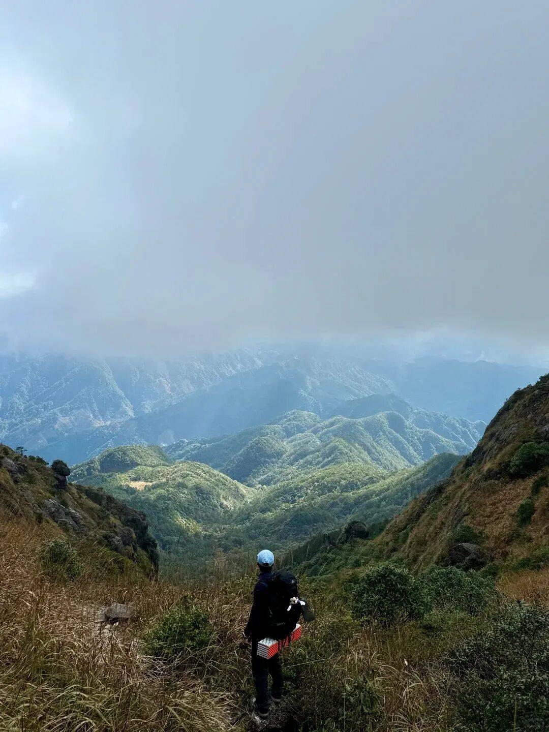为什么年轻人迷上了爬山? | 秋高气爽<strong></p>
<p>币聪</strong>,是时候出发了→