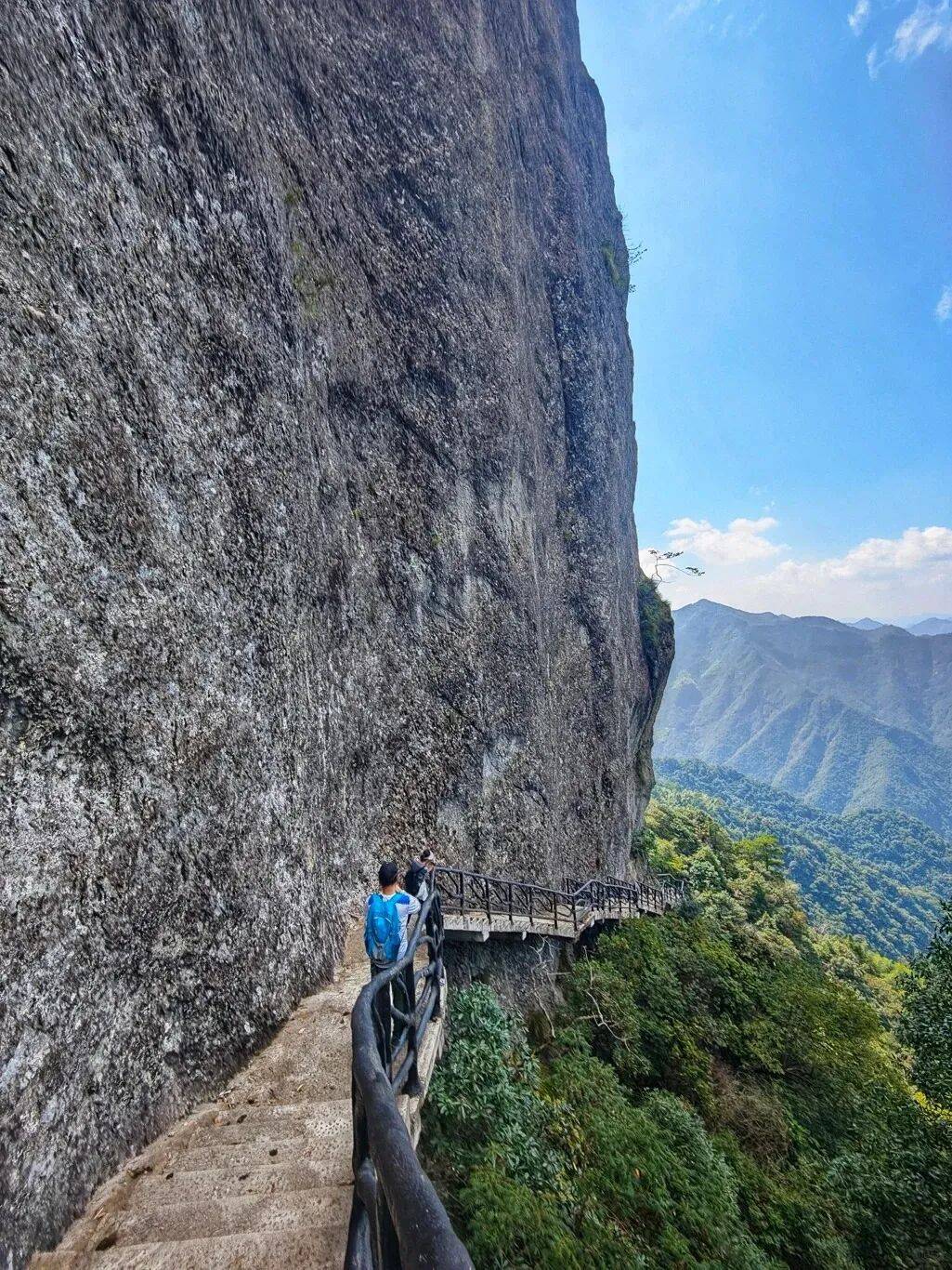 为什么年轻人迷上了爬山? | 秋高气爽<strong></p>
<p>币聪</strong>,是时候出发了→