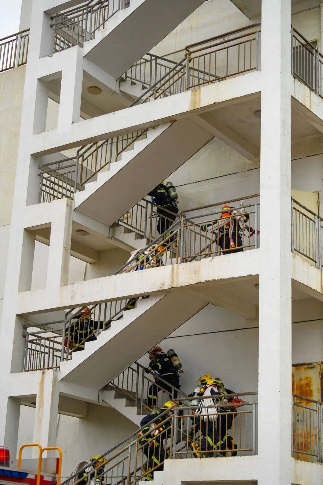 燃动赛场<strong></p>
<p>怎样进入币圈</strong>！三明消防激战 2025全省岗位练兵“龙虎榜”比武