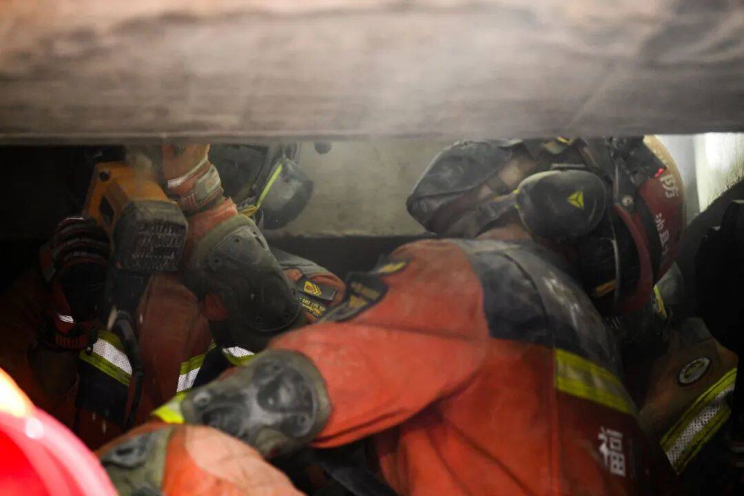 燃动赛场<strong></p>
<p>怎样进入币圈</strong>！三明消防激战 2025全省岗位练兵“龙虎榜”比武