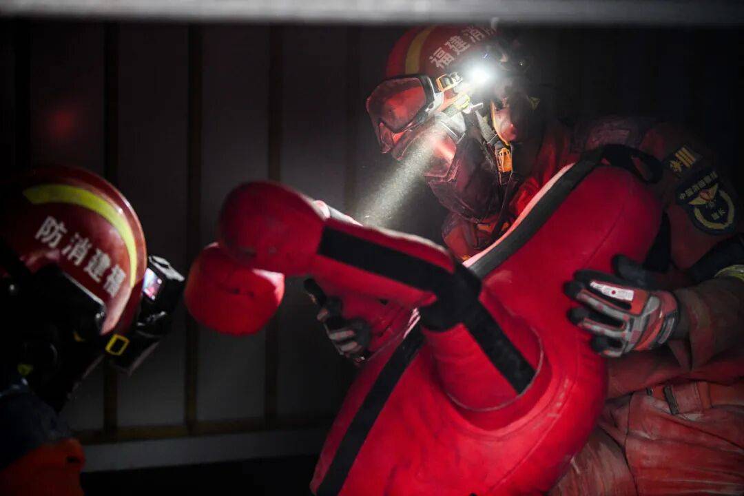 燃动赛场<strong></p>
<p>怎样进入币圈</strong>！三明消防激战 2025全省岗位练兵“龙虎榜”比武