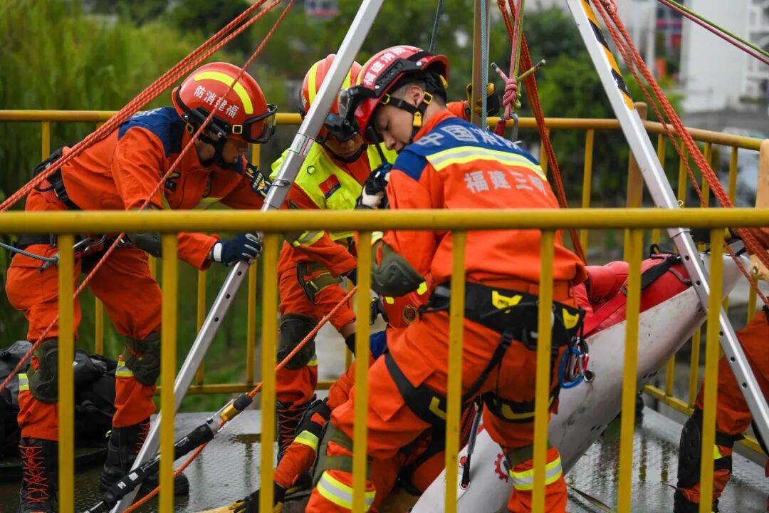 燃动赛场<strong></p>
<p>怎样进入币圈</strong>！三明消防激战 2025全省岗位练兵“龙虎榜”比武