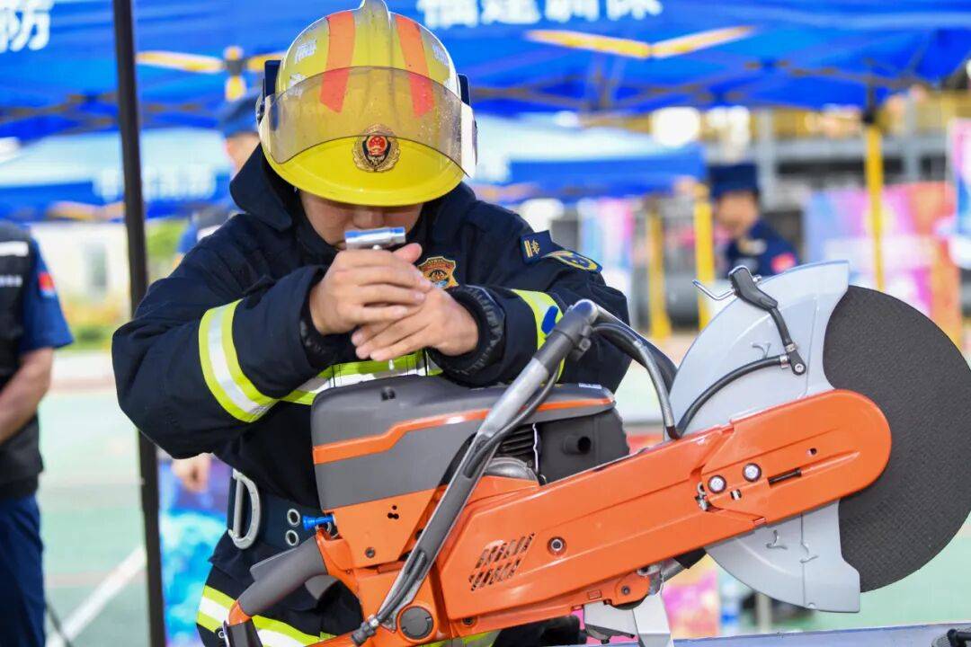 燃动赛场<strong></p>
<p>怎样进入币圈</strong>！三明消防激战 2025全省岗位练兵“龙虎榜”比武