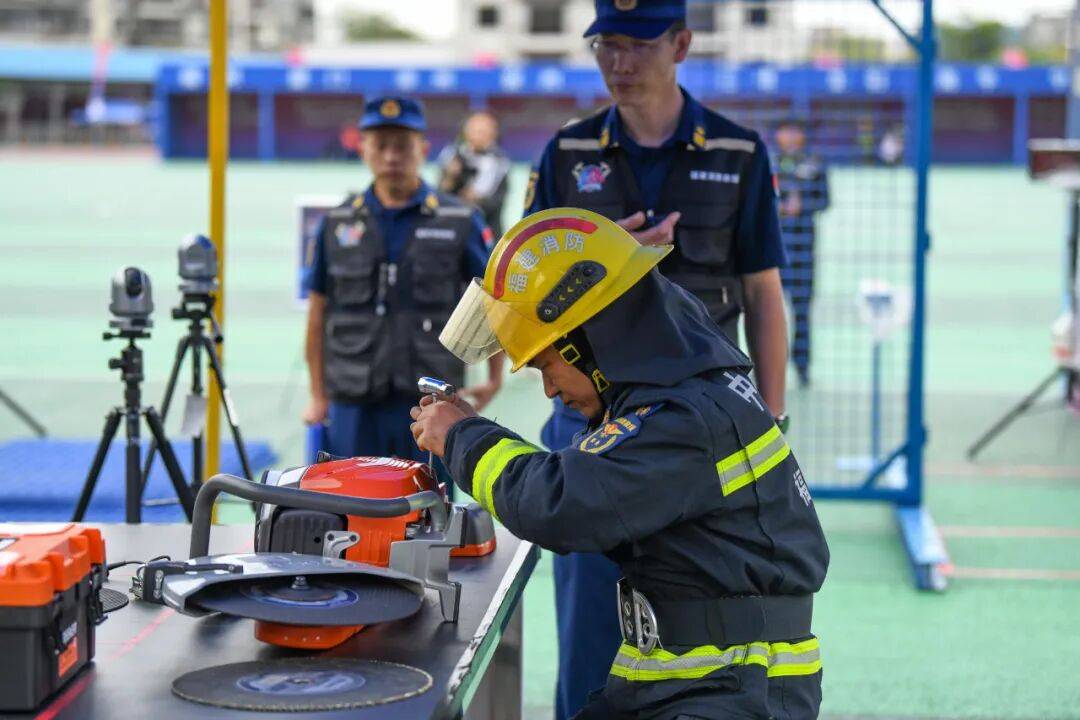 燃动赛场<strong></p>
<p>怎样进入币圈</strong>！三明消防激战 2025全省岗位练兵“龙虎榜”比武