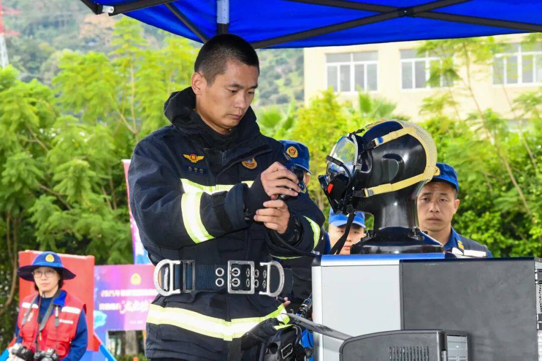 燃动赛场<strong></p>
<p>怎样进入币圈</strong>！三明消防激战 2025全省岗位练兵“龙虎榜”比武