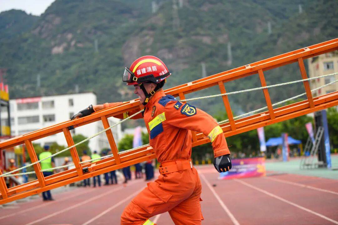 燃动赛场<strong></p>
<p>怎样进入币圈</strong>！三明消防激战 2025全省岗位练兵“龙虎榜”比武