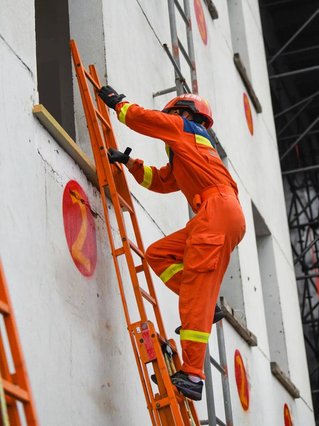 燃动赛场<strong></p>
<p>怎样进入币圈</strong>！三明消防激战 2025全省岗位练兵“龙虎榜”比武