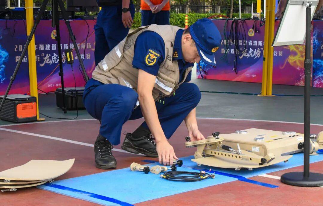 燃动赛场<strong></p>
<p>怎样进入币圈</strong>！三明消防激战 2025全省岗位练兵“龙虎榜”比武