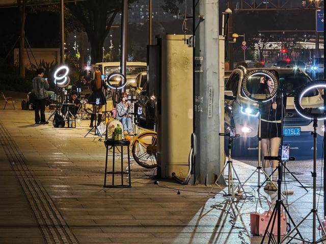 100米有近20个直播间<strong></p>
<p>怎样进入币圈</strong>，深夜的成都街头为何“长满”主播？