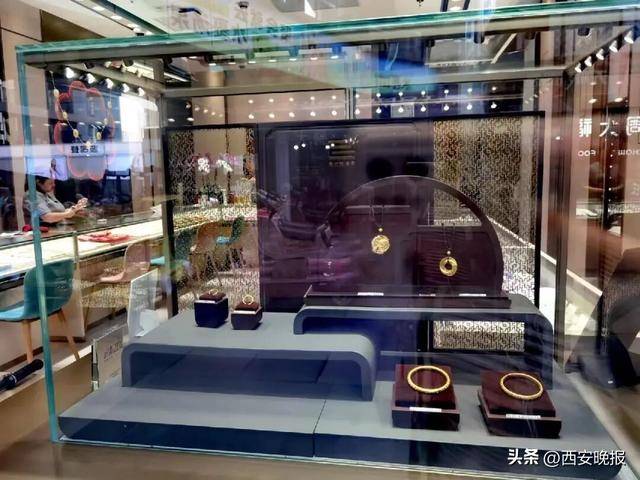 午后突发，黄金再度大跳水，现货黄金一度大跌1.92%<strong></p>
<p>德币</strong>。