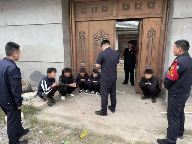 临沂俩小伙偷摸去派出所门口放下<strong></p>
<p>币率兑换</strong>了…