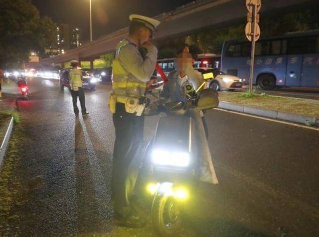 北京“电子眼”开始抓拍电动自行车违法<strong></p>
<p>币对</strong>，试点审核录入电动自行车违法行为3.8万起