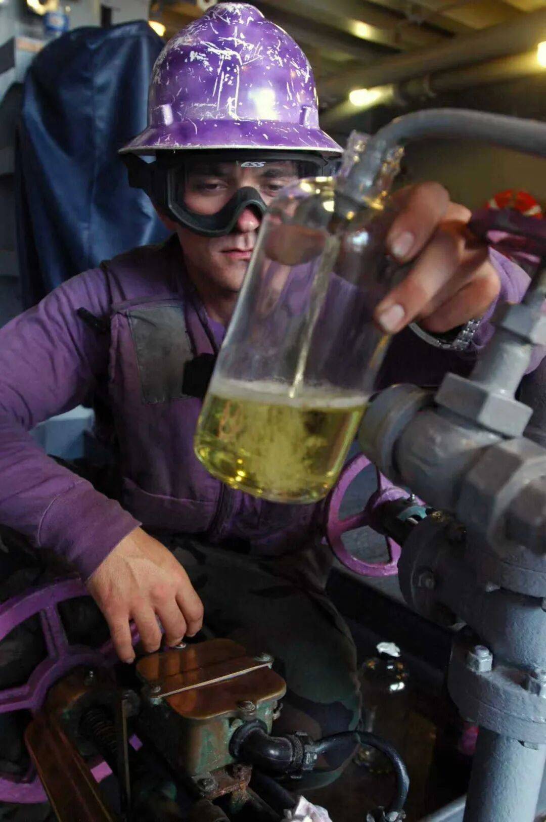 美海军在南海连摔两架飞机<strong></p>
<p>币对</strong>，因电磁攻击？中国军号发文