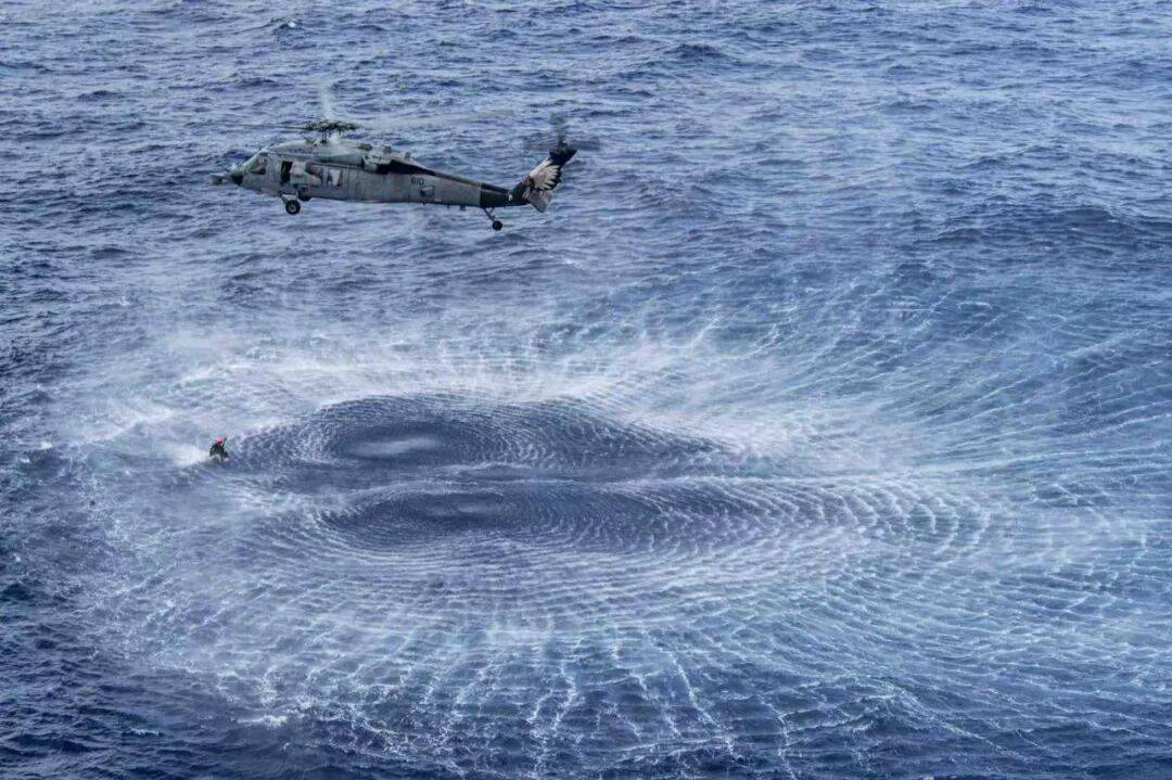 美海军在南海连摔两架飞机<strong></p>
<p>币对</strong>，因电磁攻击？中国军号发文