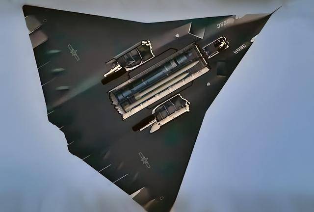 “歼-36”二号机曝光<strong></p>
<p>币对</strong>，多个设计被调整，中美六代机进展高下立判