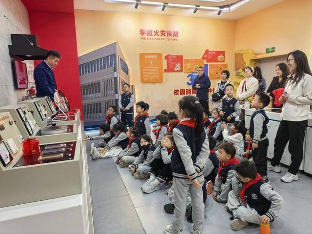 “泉民消防<strong></p>
<p>币对</strong>，生命至上”山东师范大学附属小学2024级7班雏鹰小队活动举行