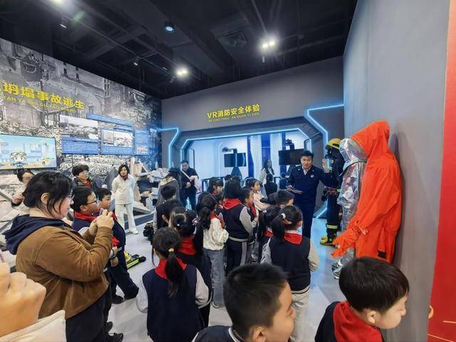 “泉民消防<strong></p>
<p>币对</strong>，生命至上”山东师范大学附属小学2024级7班雏鹰小队活动举行