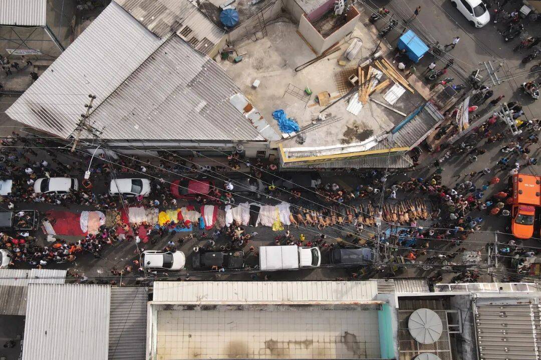 巴西强力“剿匪”！里约热内卢警匪激战<strong></p>
<p>五币钱</strong>，已有120多人死亡，总统卢拉发声，现场画面曝光→