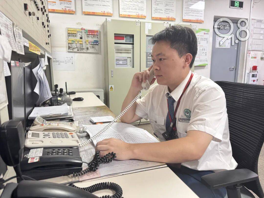 杭州地铁内<strong></p>
<p>五币钱</strong>，女乘客突然崩溃大哭！紧接着……这一幕被拍下