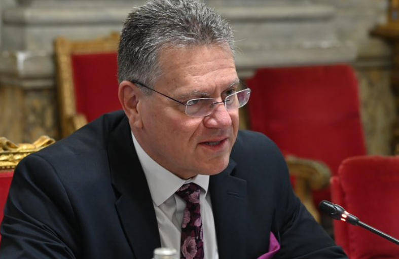 欧盟高官：向中方提交了2000份稀土申请<strong></p>
<p>客币</strong>，刚过了一半