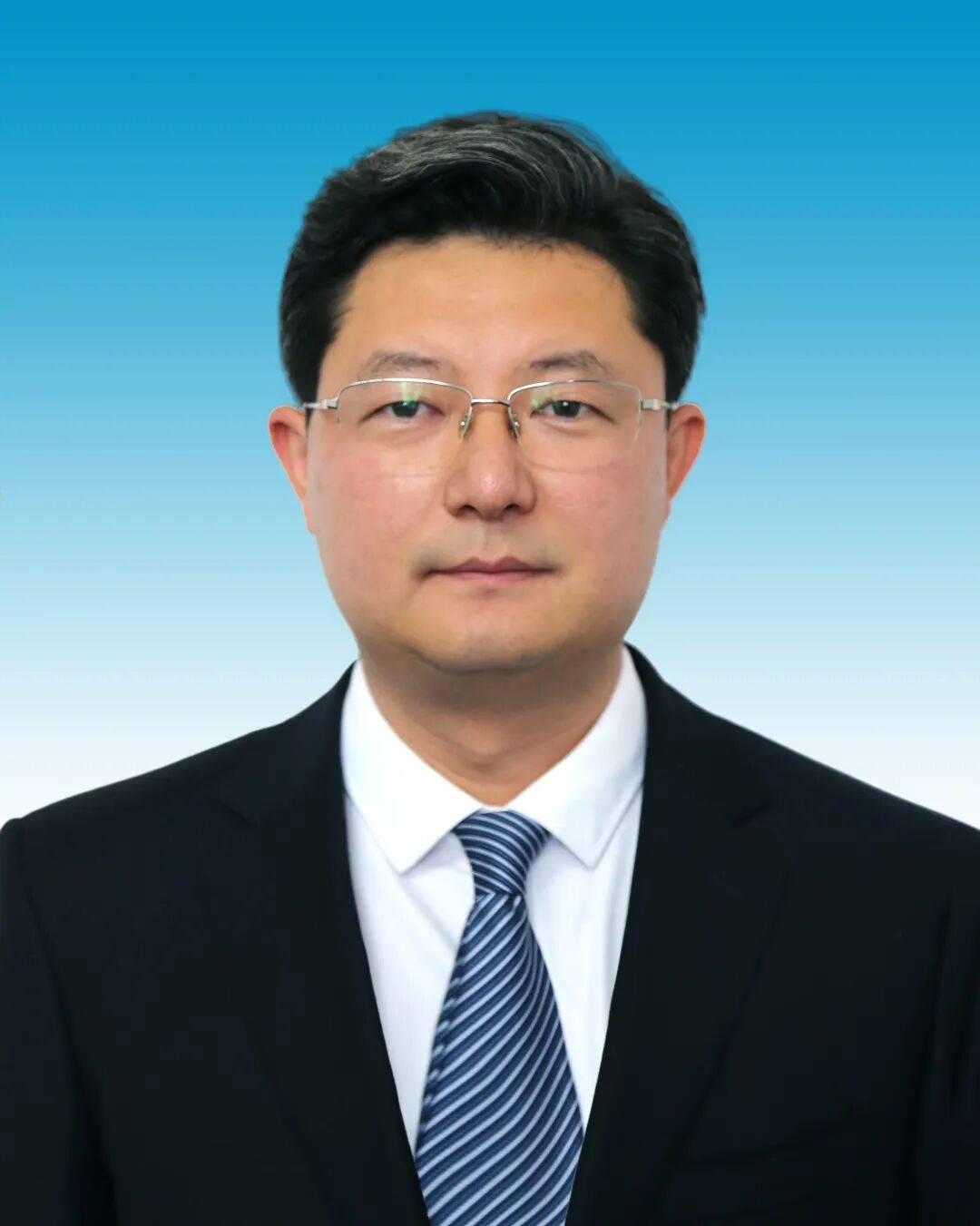 生于1985年<strong></p>
<p>客币</strong>，赵鲁主动投案