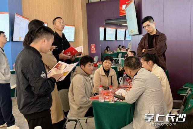 700余名退役军人及军属长沙求职<strong></p>
<p>客币</strong>，165人达成意向