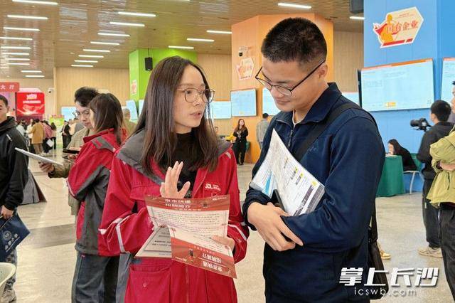 700余名退役军人及军属长沙求职<strong></p>
<p>客币</strong>，165人达成意向