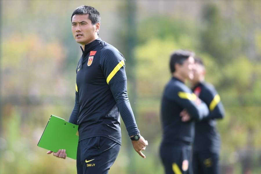 全球选聘四个月<strong></p>
<p>客币</strong>，招来只有一年执教经历的本土教练，国足新帅竟是邵佳一