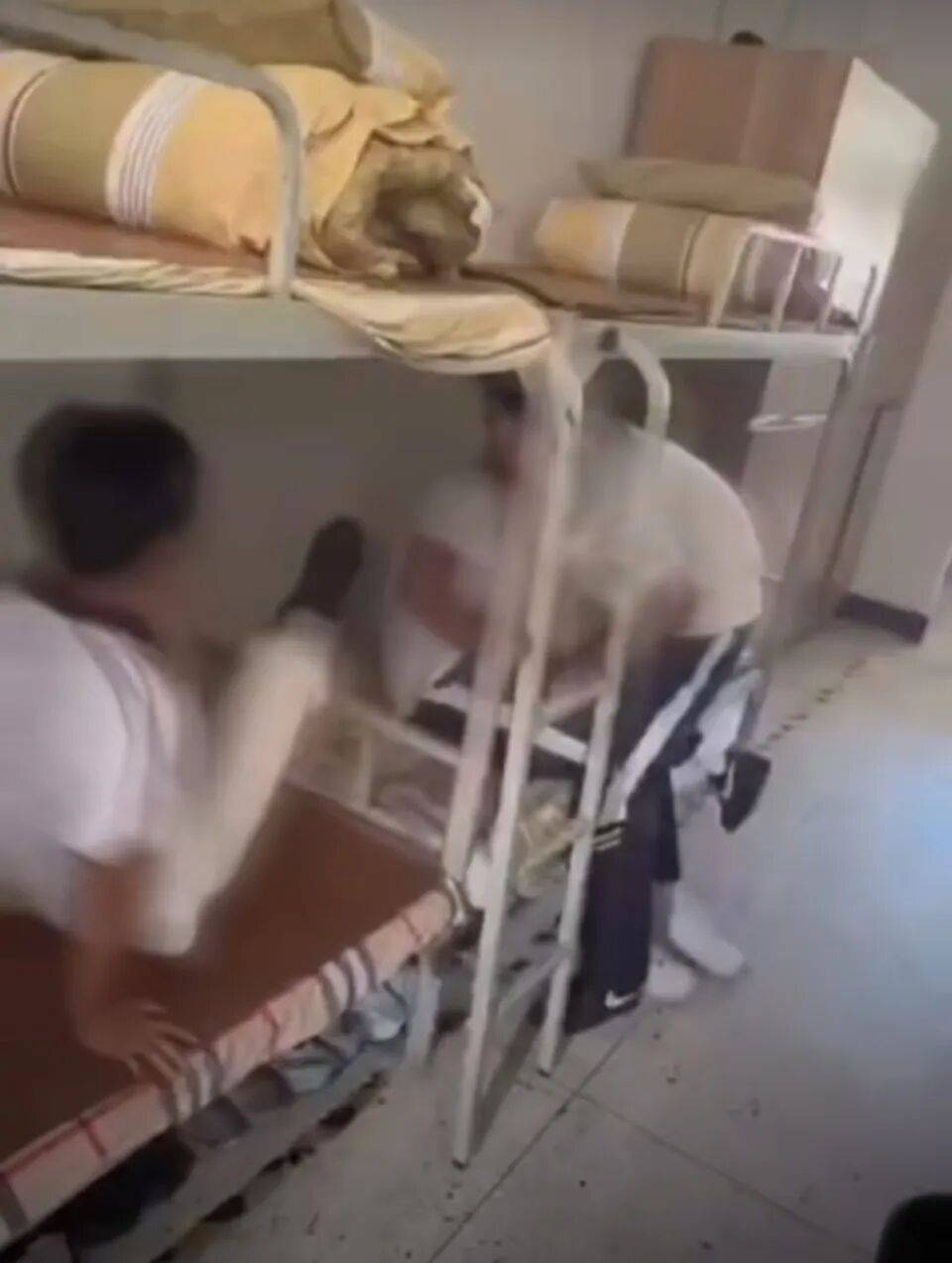 “男生在宿舍被多人殴打”视频疯传<strong></p>
<p>客币</strong>！涉事学校通报