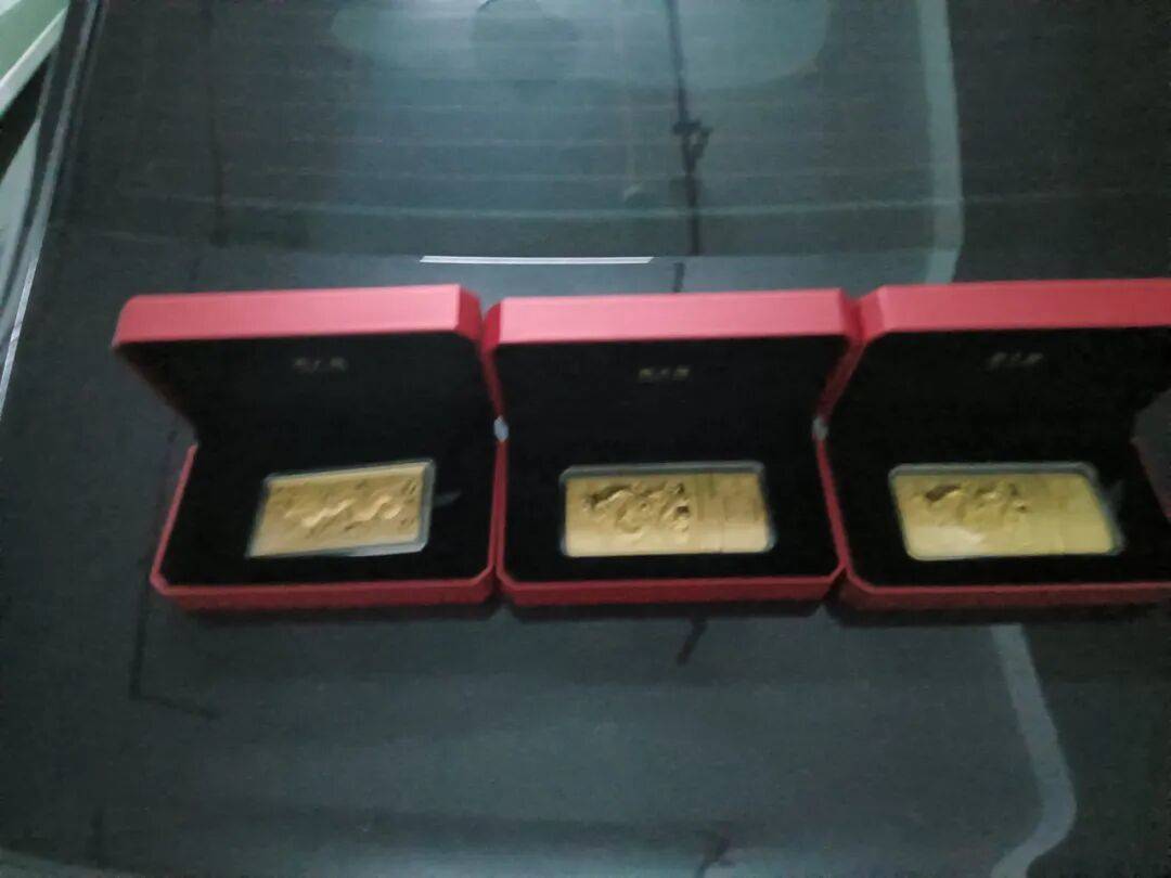 股市套现170万元后<strong></p>
<p>淘币网</strong>，杭州男子豪购300克金条！老板当场报警……