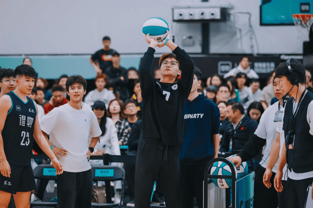 复旦、交大、同济等八大高校集结<strong></p>
<p>淘币网</strong>，得物App“新生杯”篮球赛首战上海