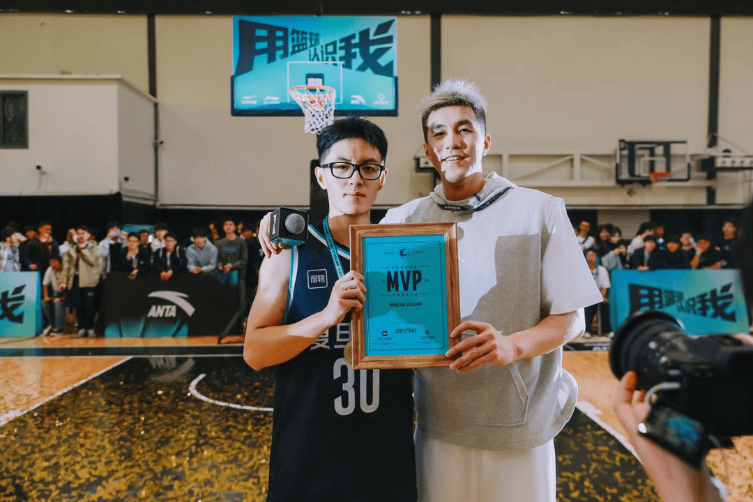 复旦、交大、同济等八大高校集结<strong></p>
<p>淘币网</strong>，得物App“新生杯”篮球赛首战上海