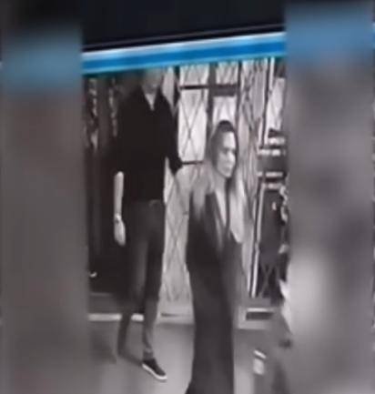 安吉丽娜·朱莉访乌<strong></p>
<p>淘币网</strong>，保镖被带走