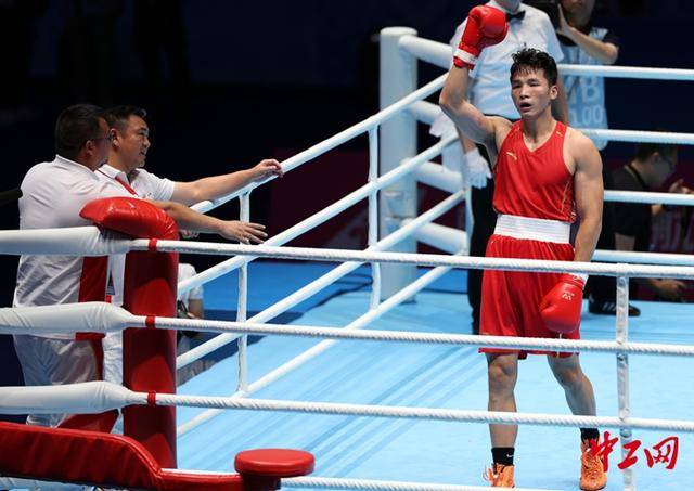 全运会拳击男子80公斤级决赛<strong></p>
<p>芬币</strong>，王小保夺冠！