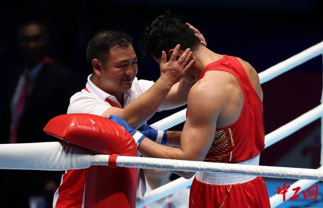 全运会拳击男子80公斤级决赛<strong></p>
<p>芬币</strong>，王小保夺冠！